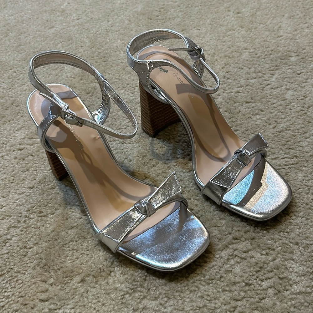 Journee collection Comfort foam silver block heeled sandals.  NEW. Size 8